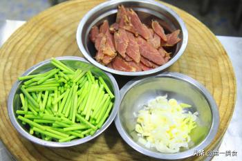 饭店炒的腊肉为什么好吃？用厨师长的方法，不硬不柴鲜香不老  -图2