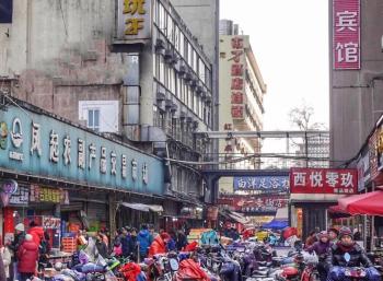 藏在杭州市中心农贸市场里的这只烤鸡，大叔大妈们已经吃了28年  -图11