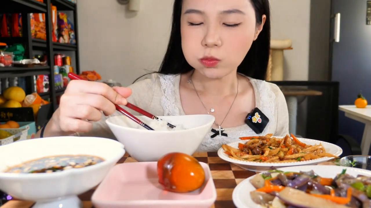 妈妈做的家常菜～红烧肉红烧茄子茭白肉丝～太香啦～  -图2